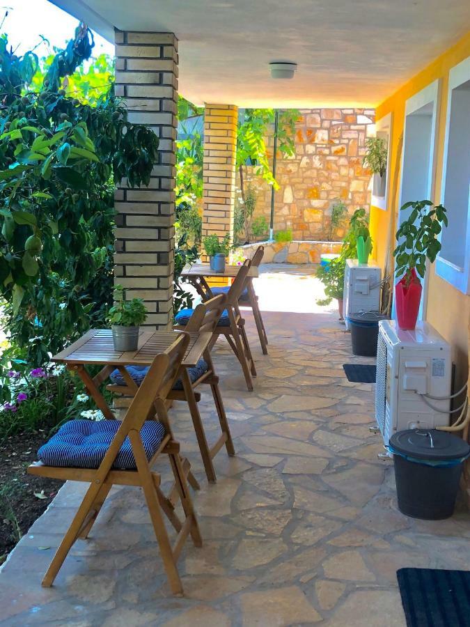 Tzavelitiko Home Himare Bagian luar foto